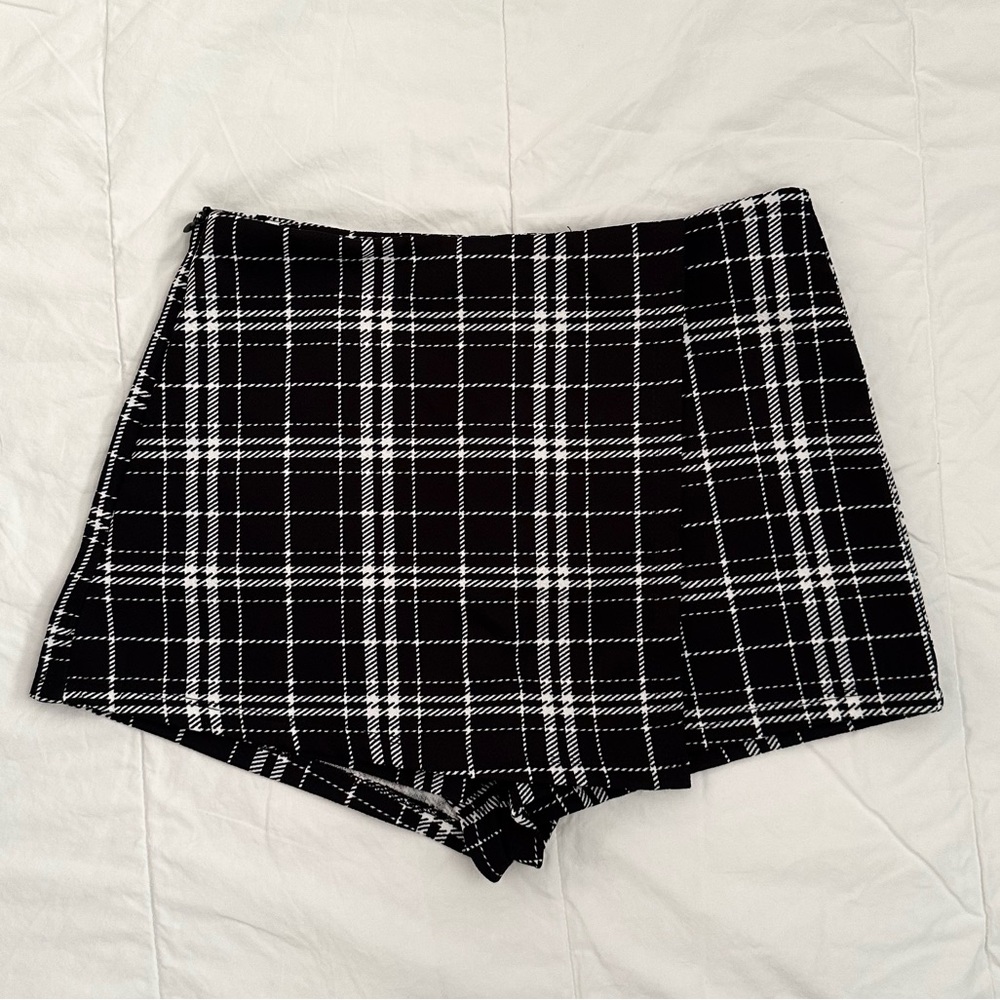Shein Plaid Asymmetrical Black Mini Skort